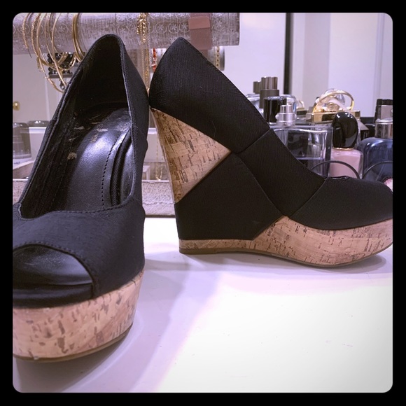 BCBG wedge - Picture 5 of 5